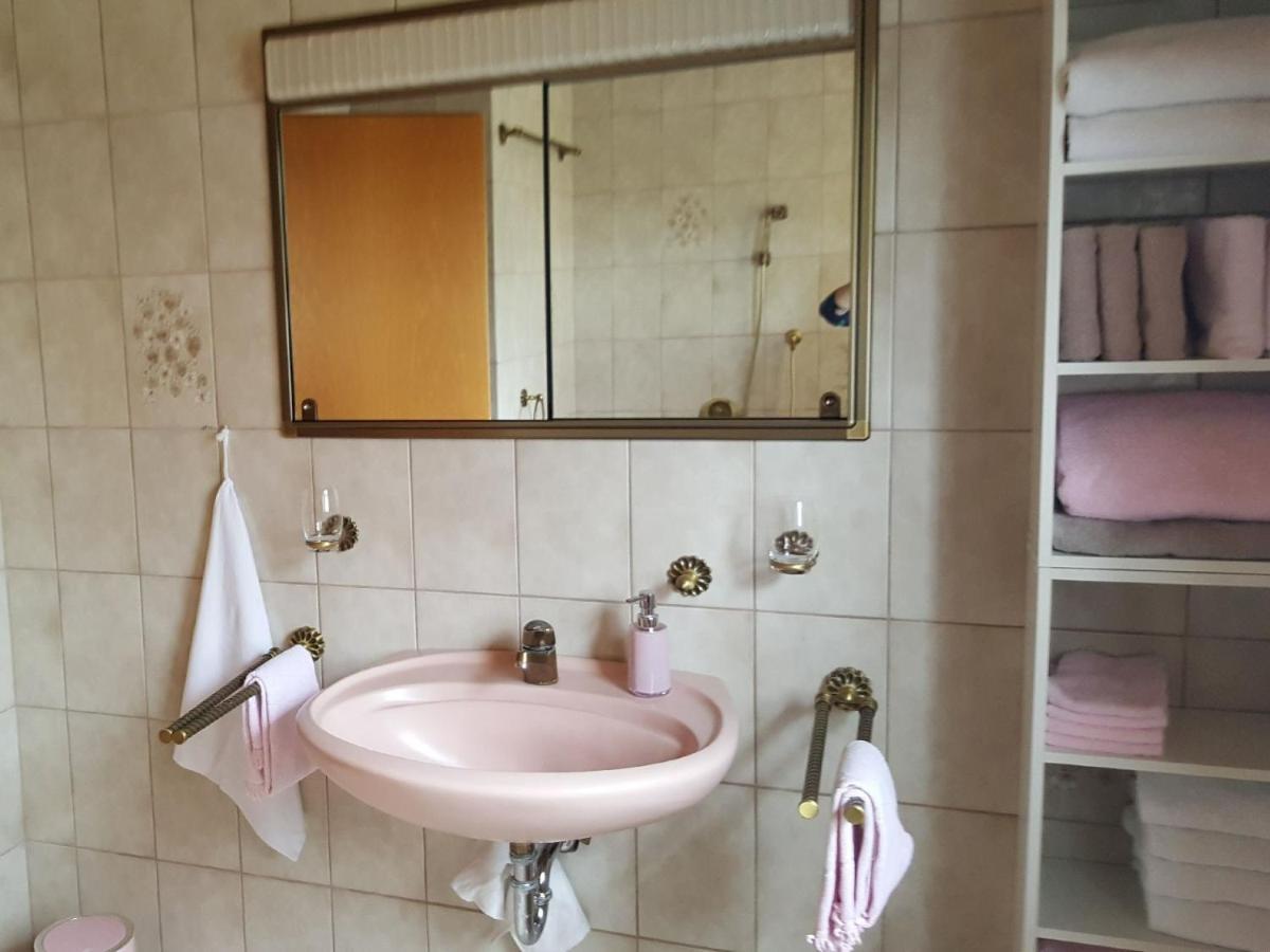 Ferienwohnungen Am Finkenweg Bestwig Esterno foto