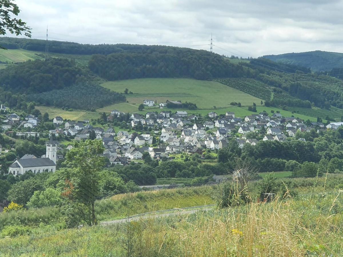 Ferienwohnungen Am Finkenweg Bestwig Esterno foto
